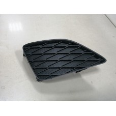 Заглушка противотуманной фары правая Toyota Corolla 150