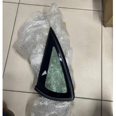 Стекло кузовное глухое заднее левое Volkswagen Polo 5