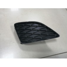 Заглушка противотуманной фары правая Toyota Corolla 150