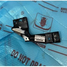 Кронштейн крыла передний левый Nissan Almera