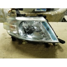 Фара передняя правая Nissan Serena C25